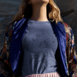 Camiseta Mulher Lua - Azul Marinho Estonada