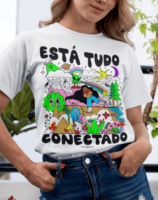 Camiseta Está Tudo Conectado - Branca