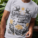 Camiseta Enjoy The Now - Cinza Mescla